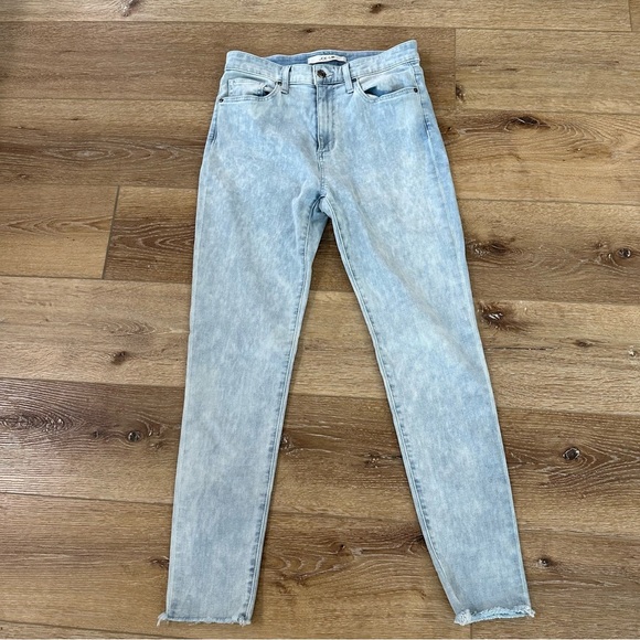 Joe’s Jeans Women’s Light Wash Denim Skinny Raw Hem High Waist Jeans Sz W 28 GUC - Picture 2 of 9